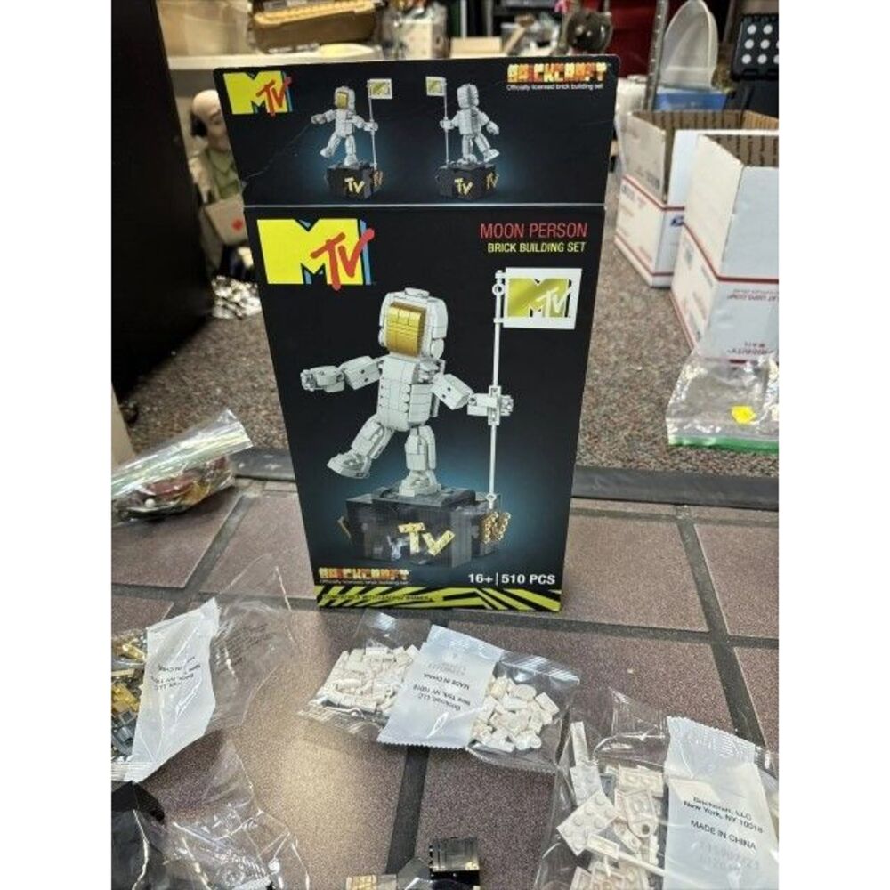 Brickcraft MTV Moon Person Brick Building Kit Music Award Tribute Set